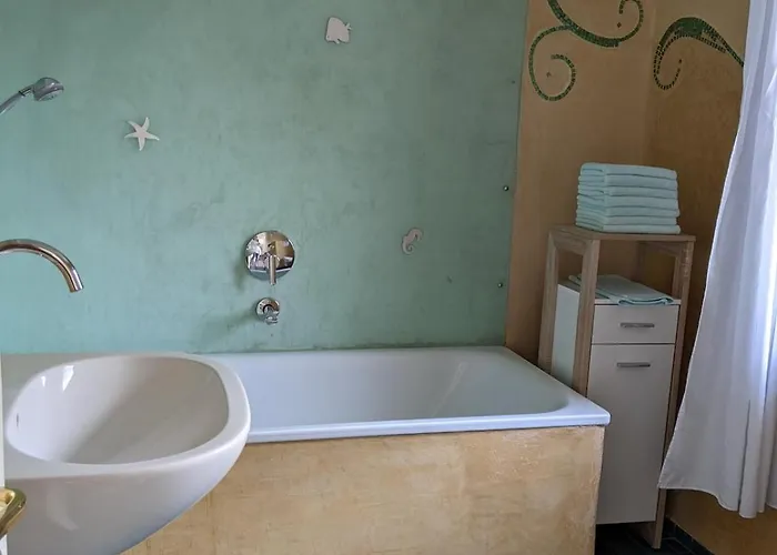 Dom wakacyjny Ferienhaeuschen Mit Hof In *